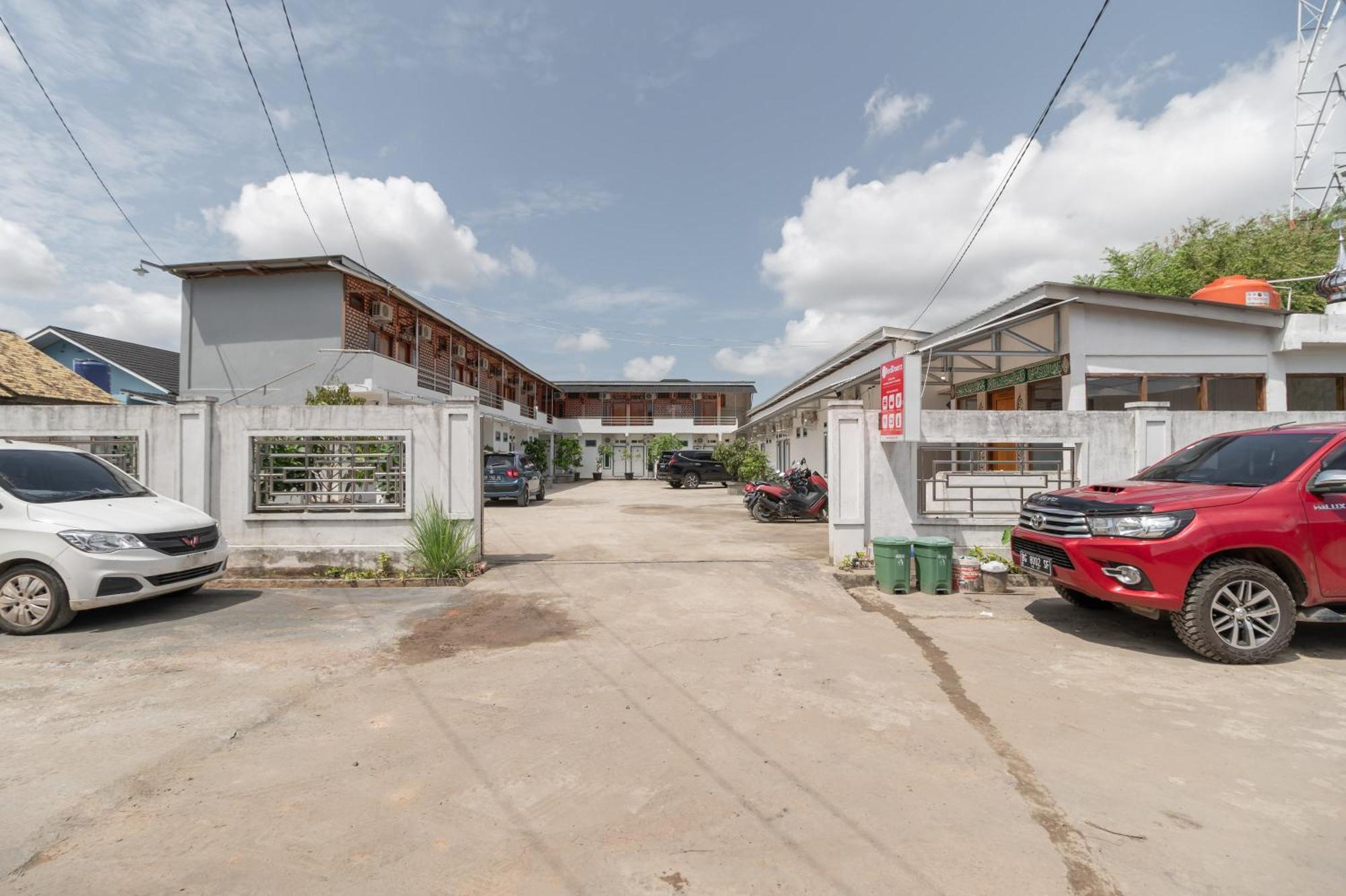RedDoorz Syariah near Jakabaring Sport City Palembang Luaran gambar