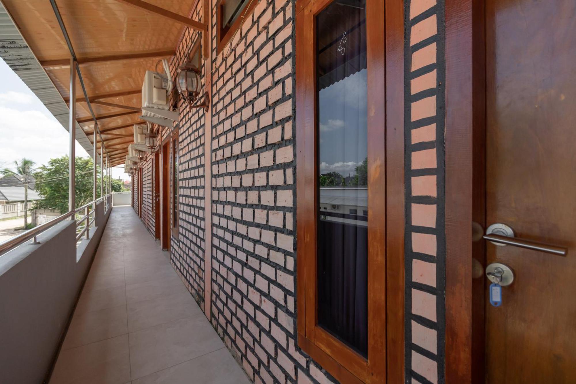 RedDoorz Syariah near Jakabaring Sport City Palembang Luaran gambar