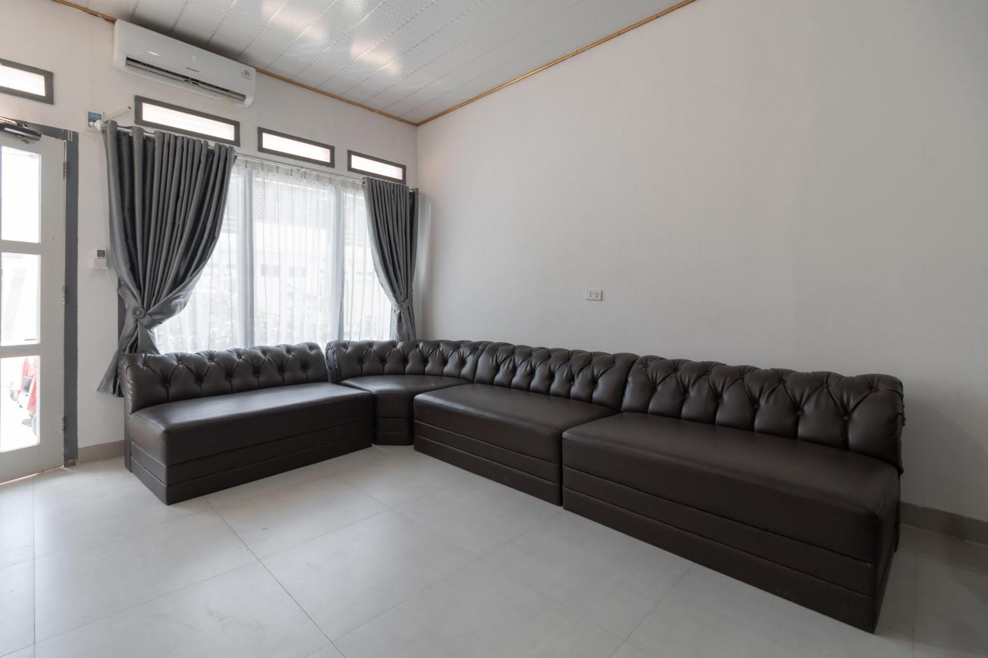 RedDoorz Syariah near Jakabaring Sport City Palembang Luaran gambar